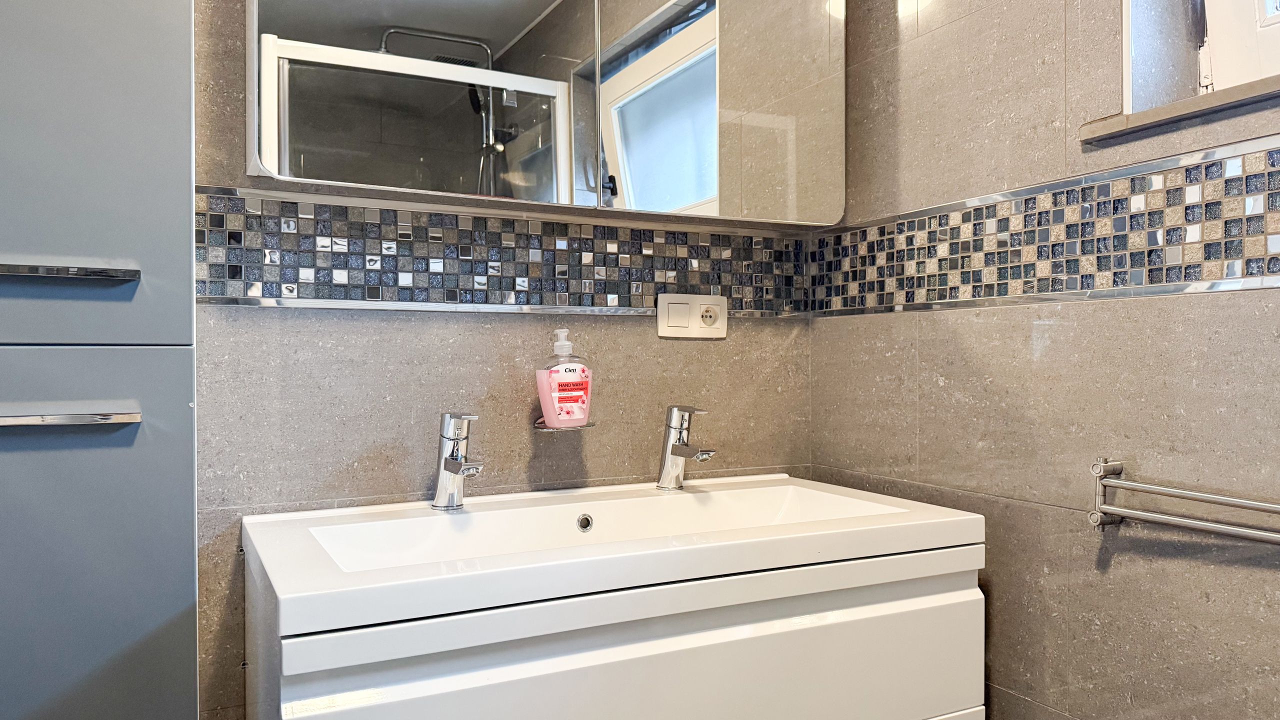 Mooie woning met moderne afwerking en gezellige veranda! foto 37