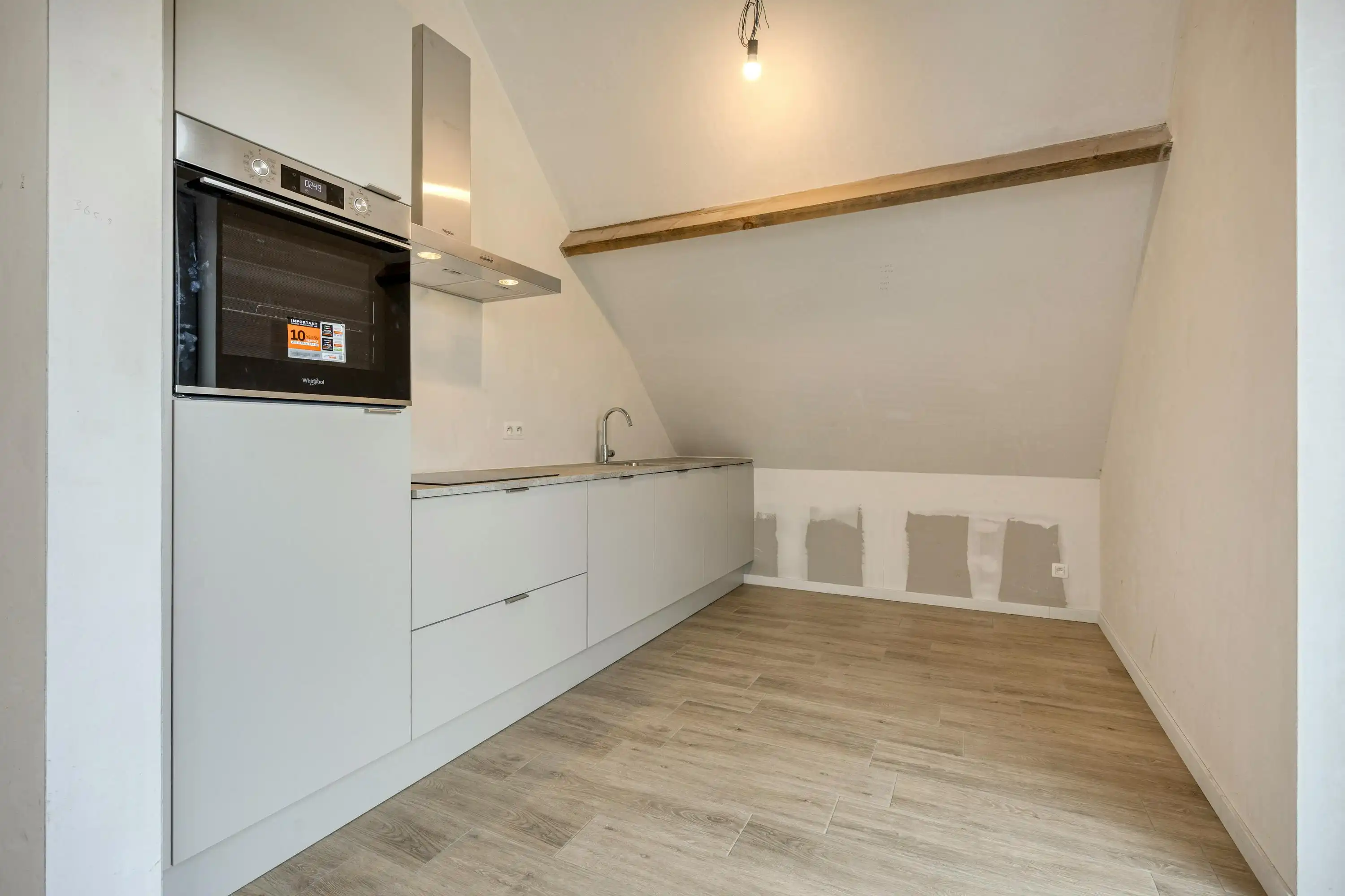 Ruime en lichtrijke triplex met 2 slaapkamers in Hasselt foto 6