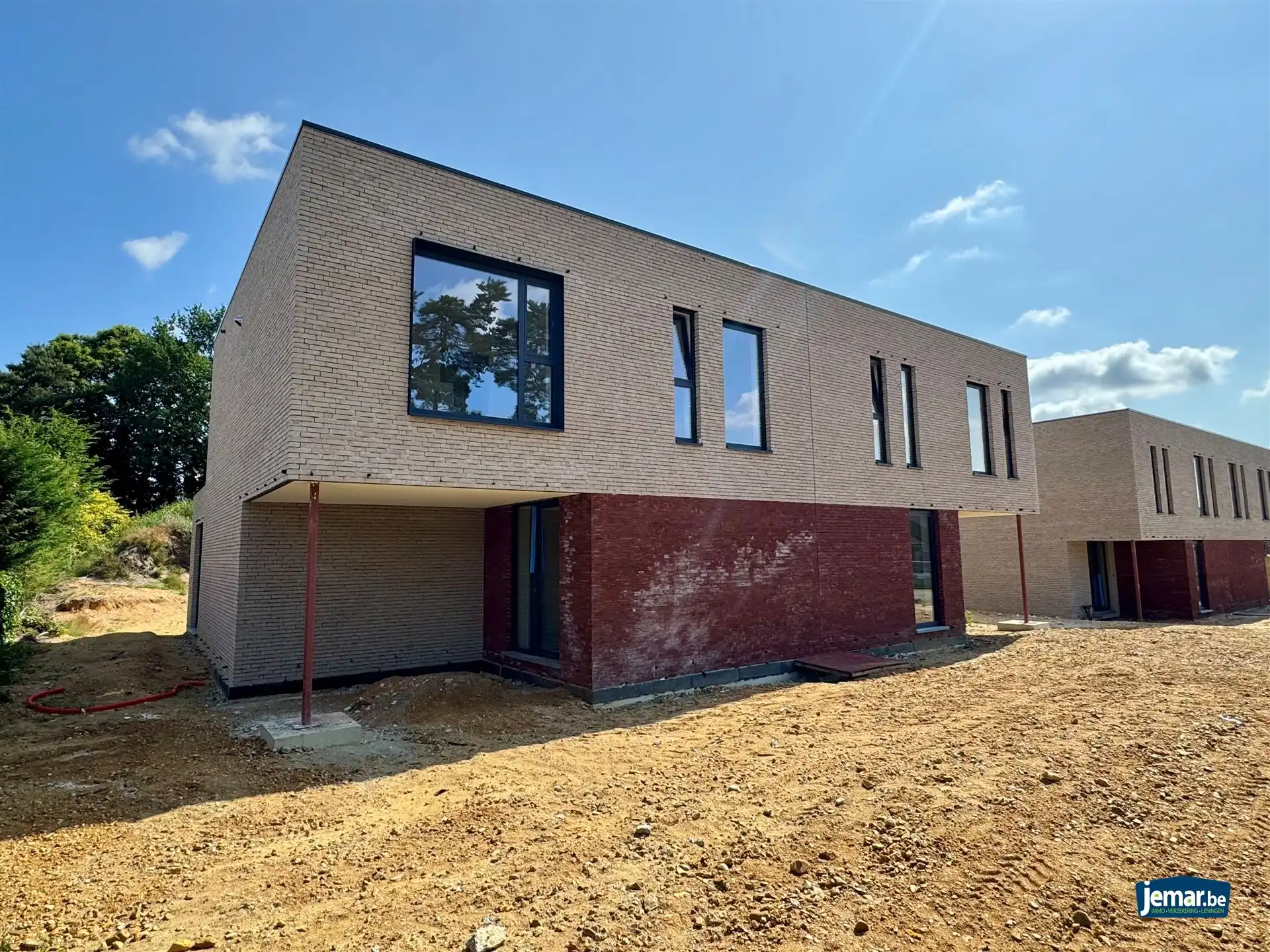 Nieuwbouwwoning - instapklaar, energiezuinig, prachtige ligging en 3 slaapkamers foto {{pictureIndex}}