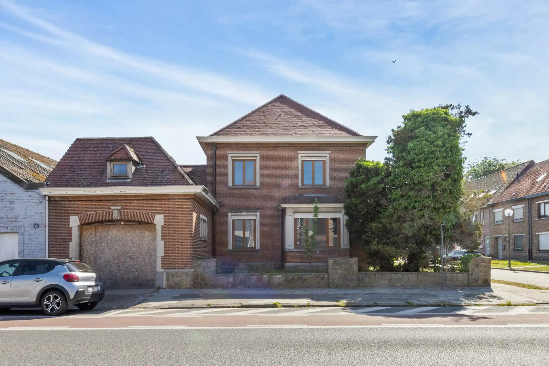 Zeer ruime te renoveren burgerwoning in Brugge! foto 3