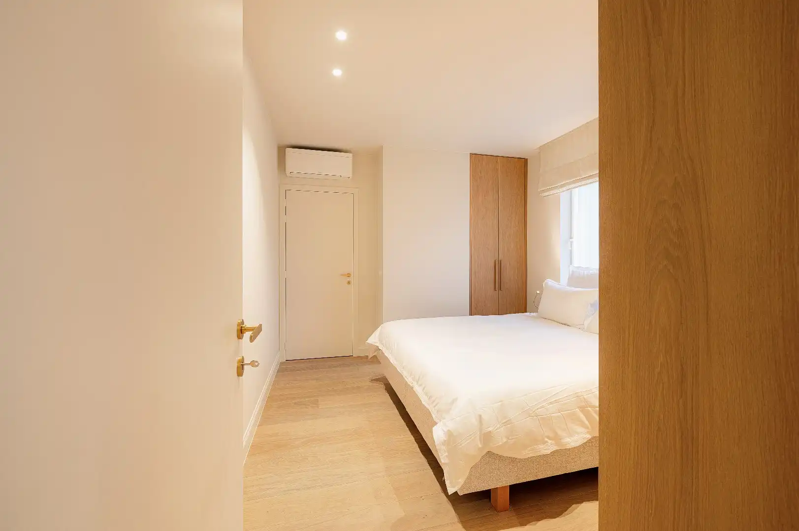 Ruime en elegante alleenstaande villa met luxe afwerking en zonnige tuin foto 31