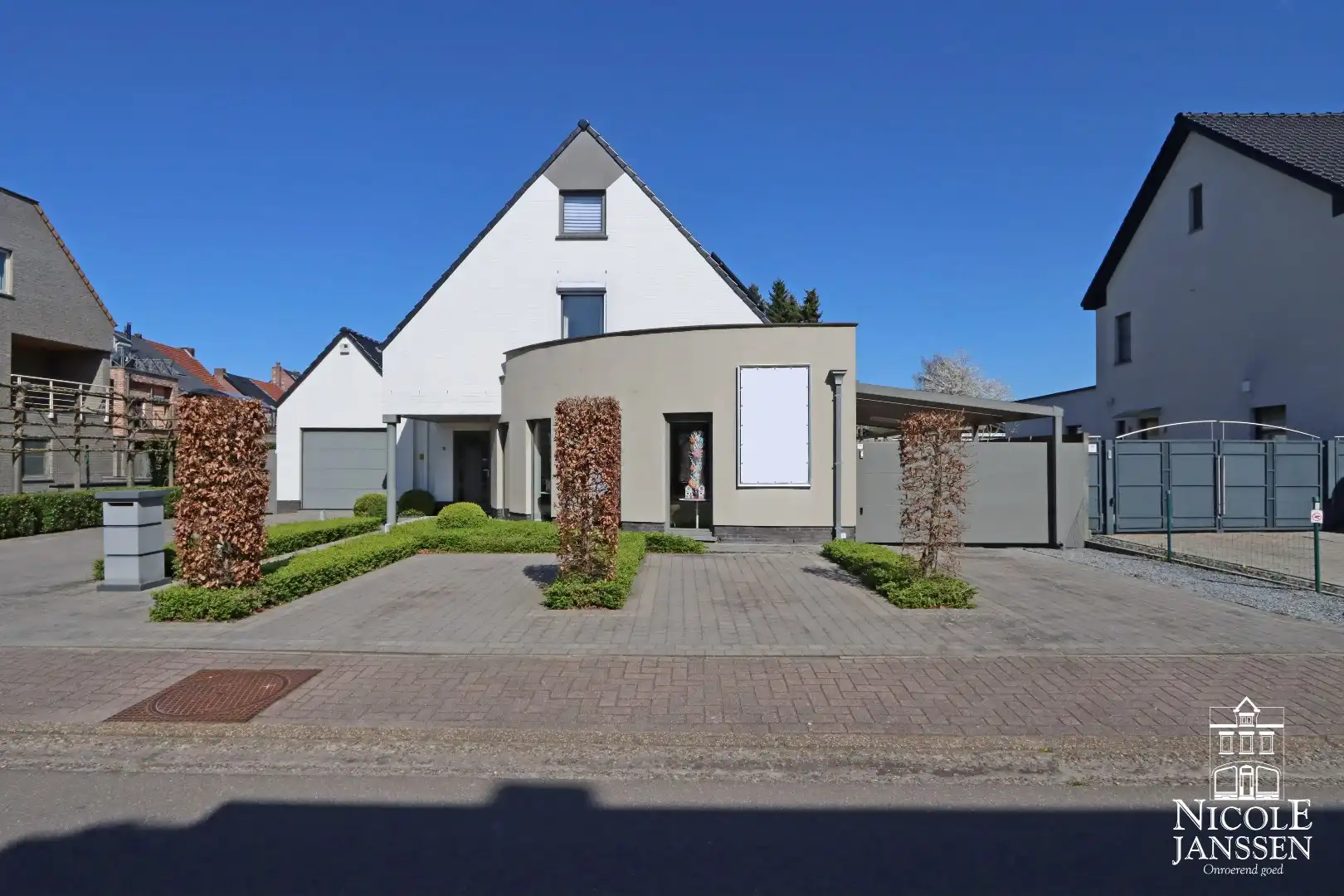 Instapklare woning met ruimte voor praktijk en mooie ingesloten tuin in Bree centrum foto 39