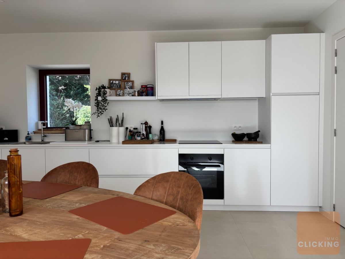 Slim wonen in stijl: volledig gerenoveerde woning in het groene Borchtlombeek foto 2