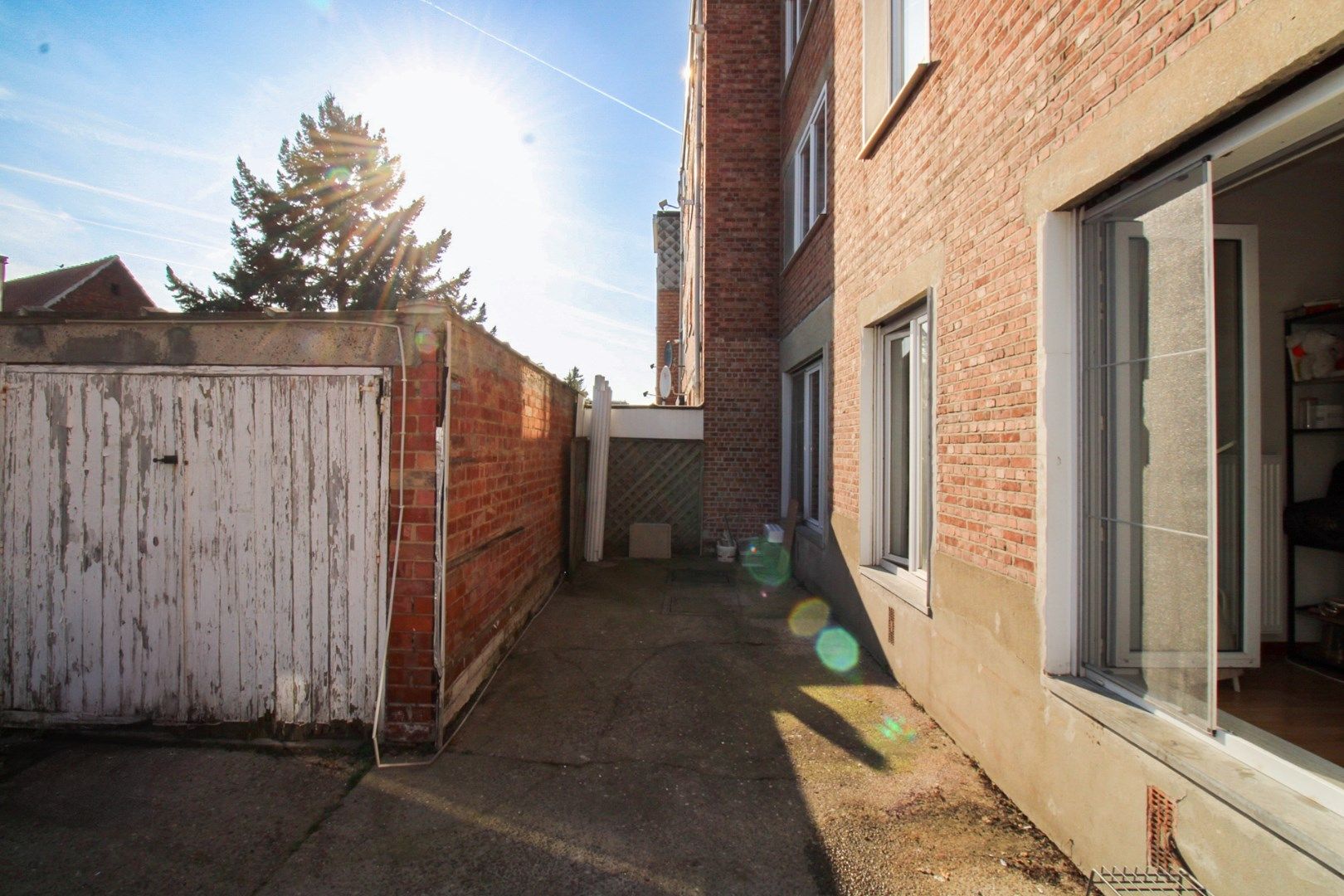 Uitzonderlijk ruim en centraal gelegen gelijkvloers appartement met drie slaapkamers, tuin én garage te koop in Deurne! foto 13