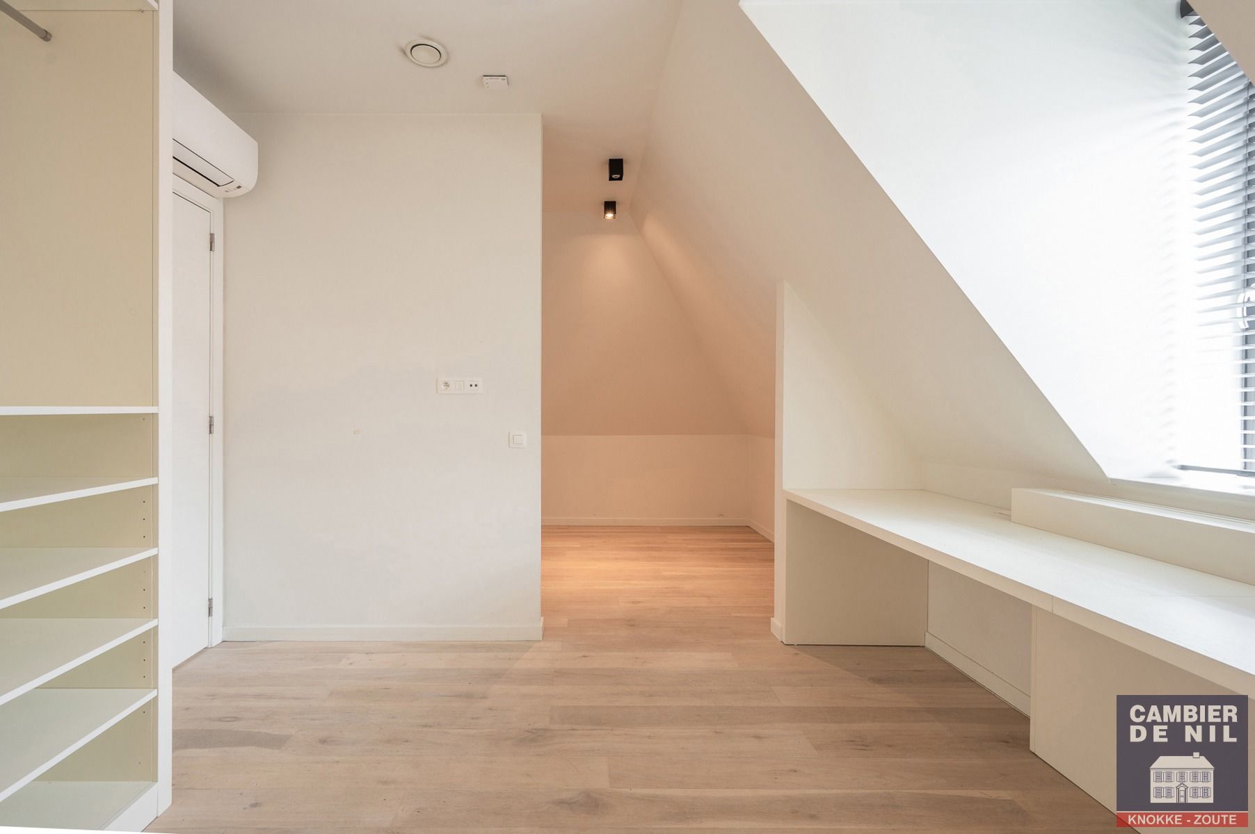 Recent, ongemeubeld 2 SK-appartement in Duinenwater  foto 14