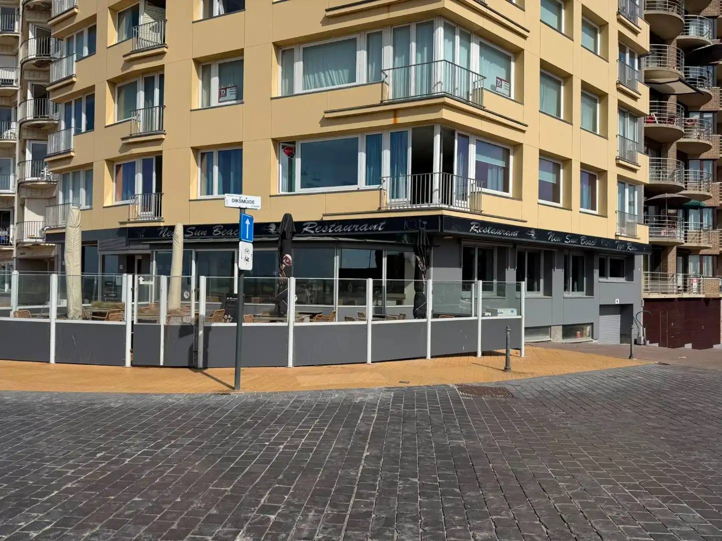 SCHITTEREND VERNIEUWD RESTAURANT / TEAROOM – TOPLOCATIE ZEEDIJK – ZONNETERRAS foto 6