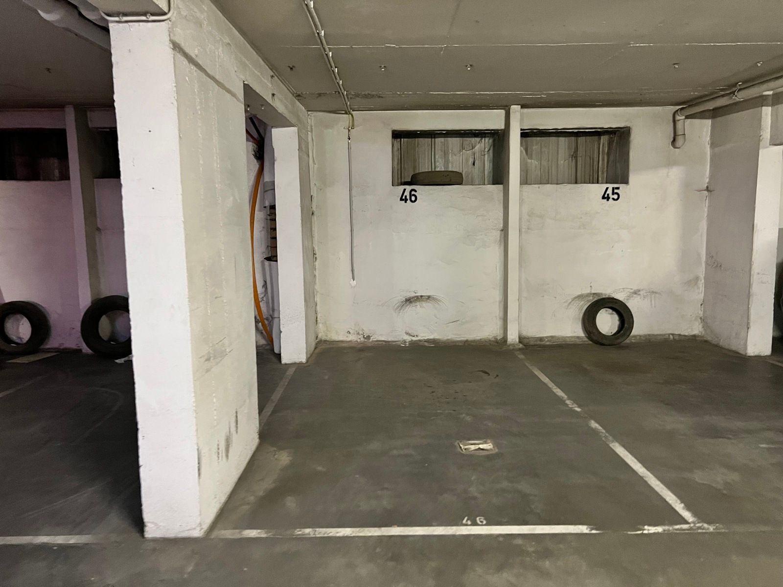 Commerciële Ruimte met Privatieve Kelder en Parking foto 12