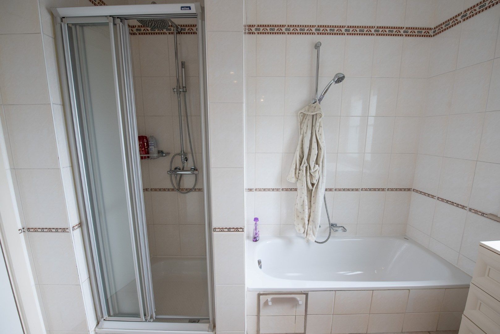 Ruim en perfect onderhouden appartement TE HUUR in centrum Oeselgem foto 12