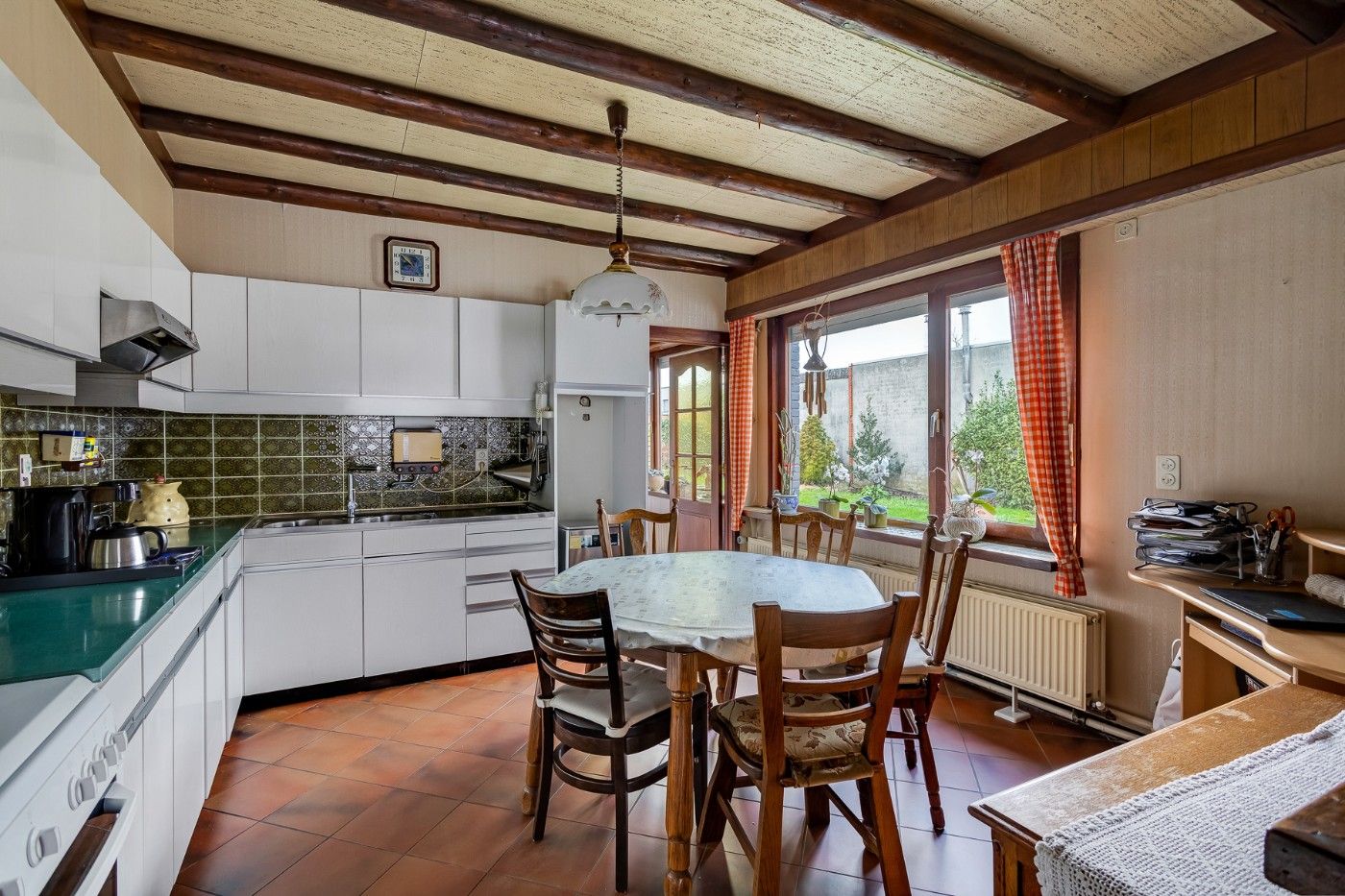 Rustig gelegen woning met 2 slpk., atelier, tuin en dubbele garagebox foto 8