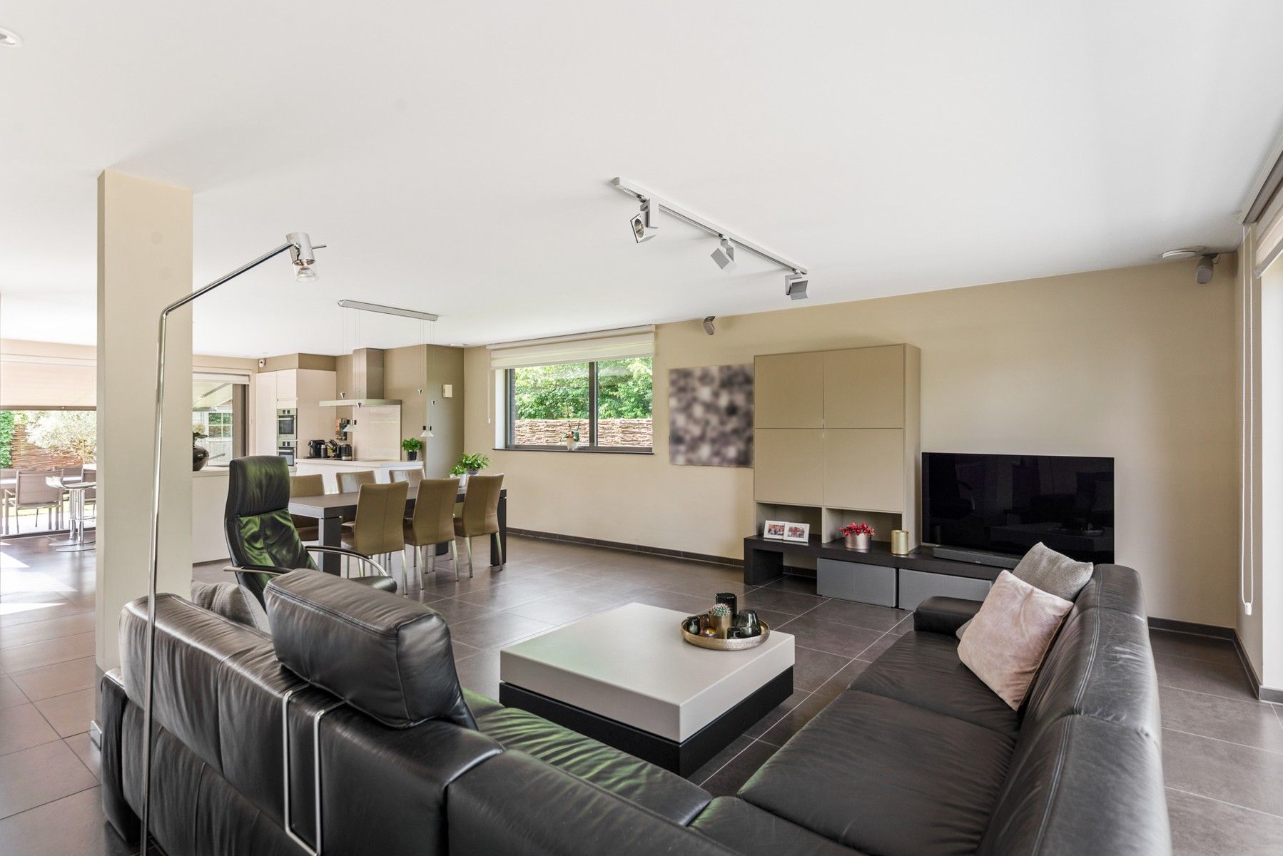 Prachtige woning op uitstekende ligging met garage foto 8