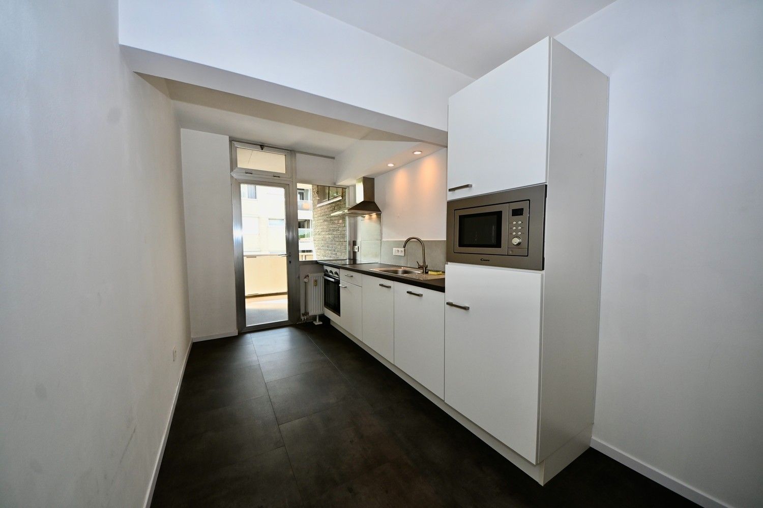 Instapklaar appartement met 2 slaapkamers en garage. foto 7