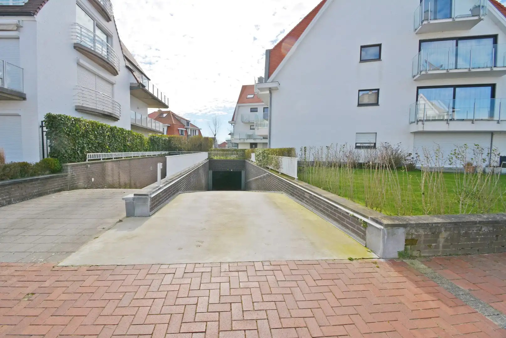 Dubbele garage box vlakbij het casino in Knokke-Heist. foto 4