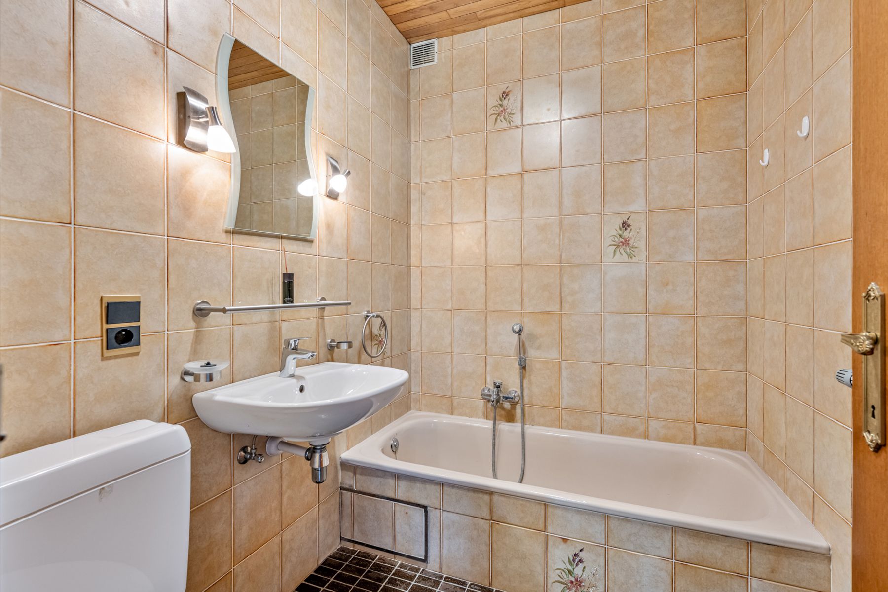 Gerenoveerde Instapklare bel-etage woning met tuin foto 11