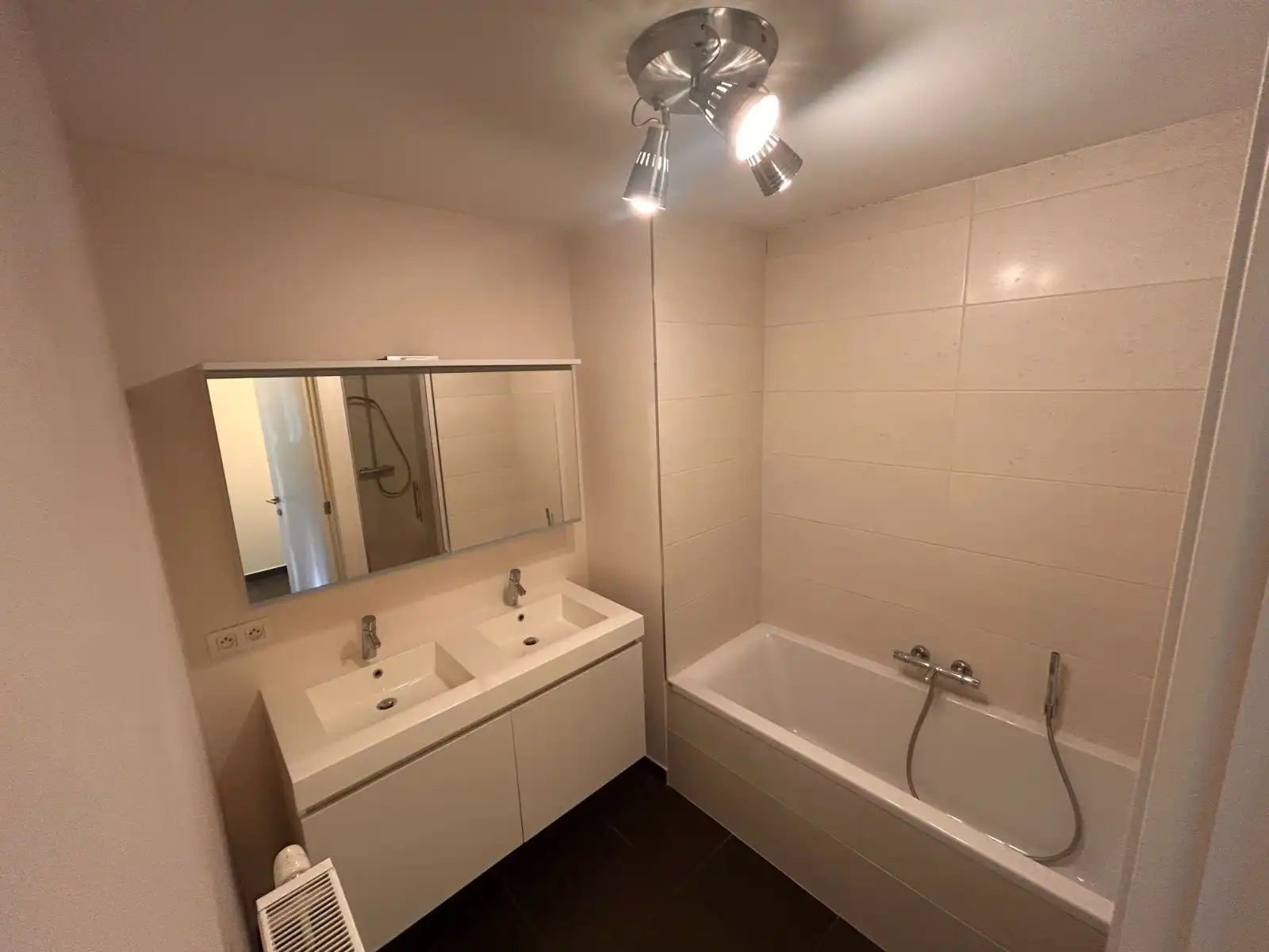 2-slaapkamerappartement met ondergrondse garage in centrum Deinze foto 12