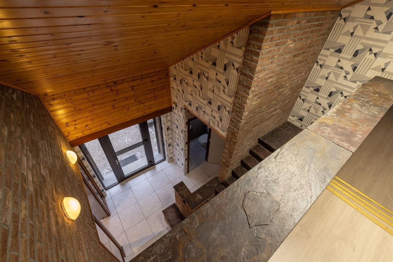 Ruim huis met praktijkruimte en 4 slaapkamers foto 17