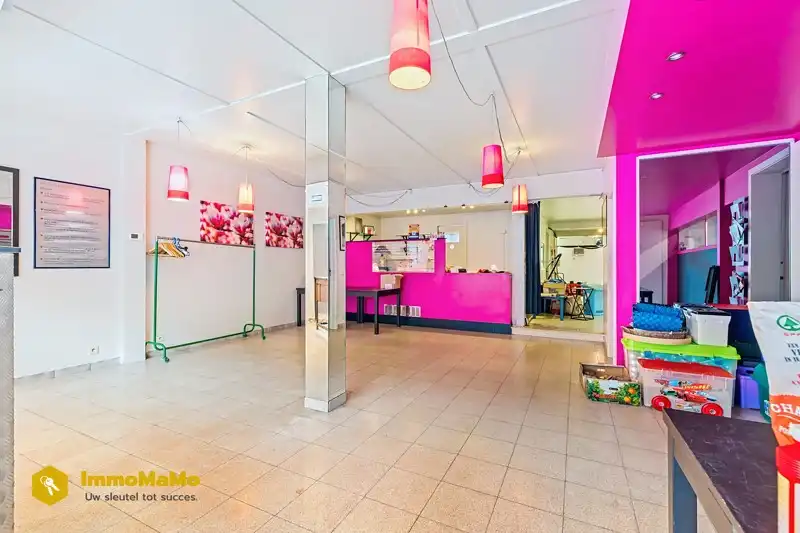 Ruime handelswoonst te koop in de dorpskern van Destelbergen foto 3