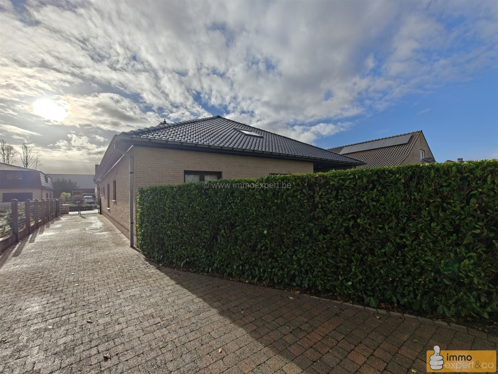 Sint-Pieters-Leeuw: Bungalow met 3 slaapkamers en inrichtbare zolder. foto 18