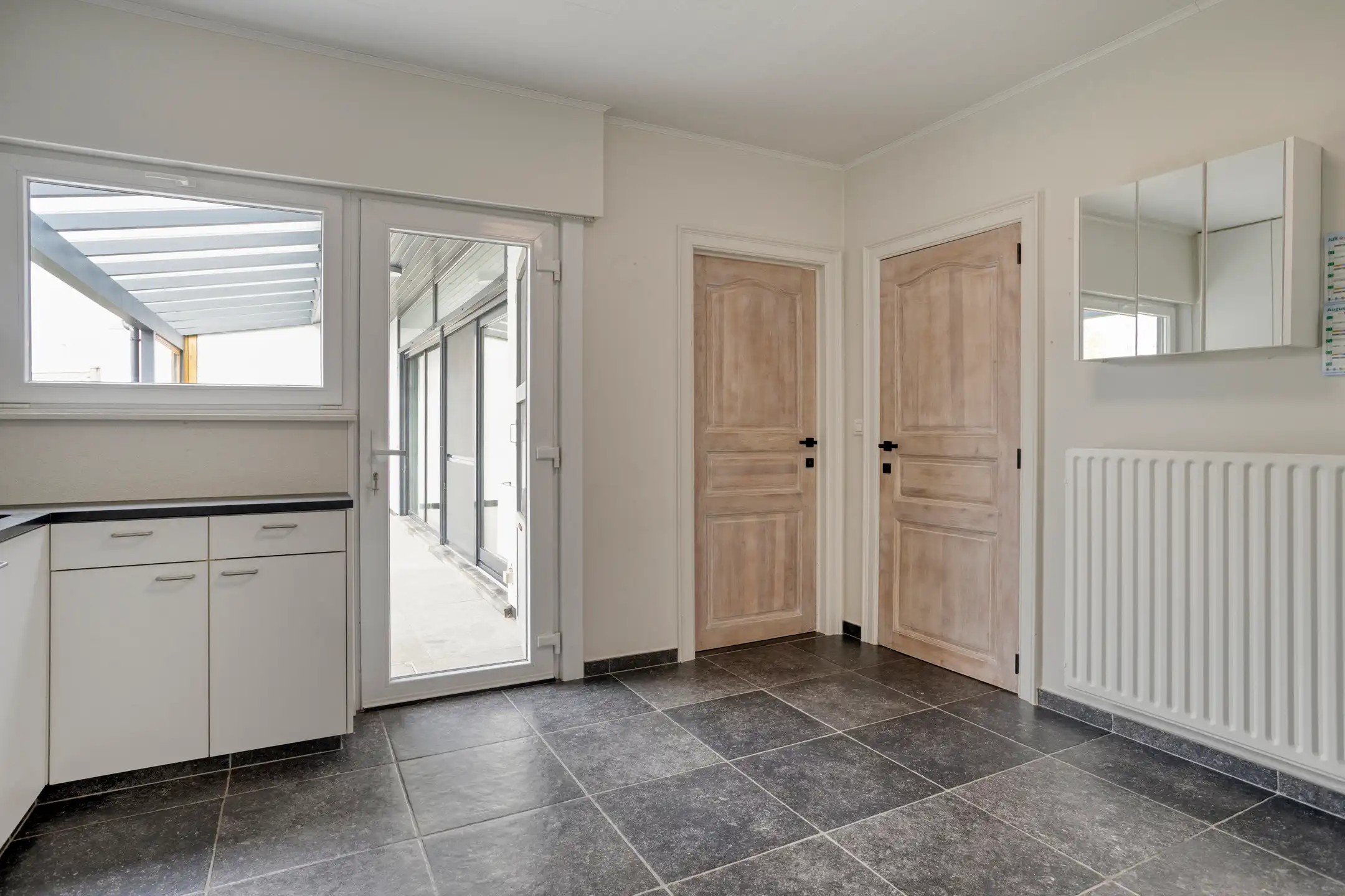 Open bebouwing met twee garages en ruime zolder foto 10