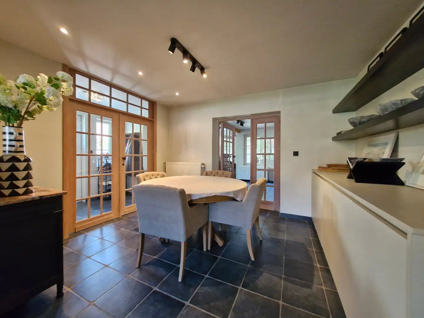 Uiterst charmante halfopen bebouwing met weidse zichten op een perceel van 2012m²  foto 13