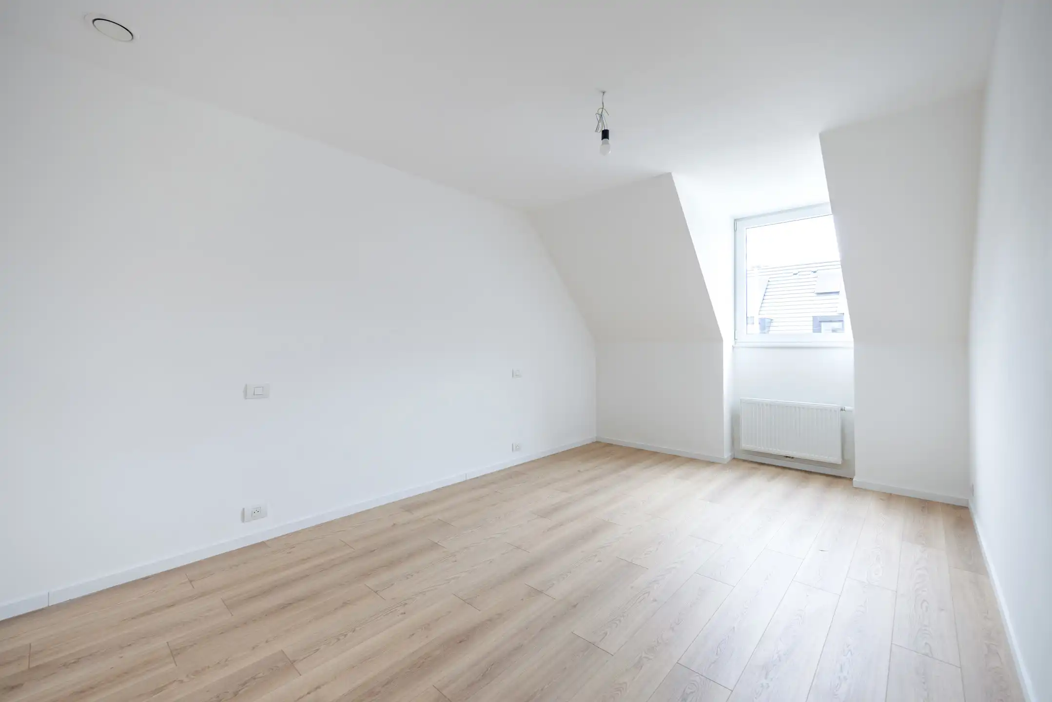 Halfopen woning met ruime tuin op rustige locatie foto 25