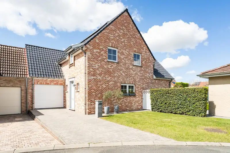 Roeselare - Instapklare gezinswoning met prachtige tuin foto {{pictureIndex}}