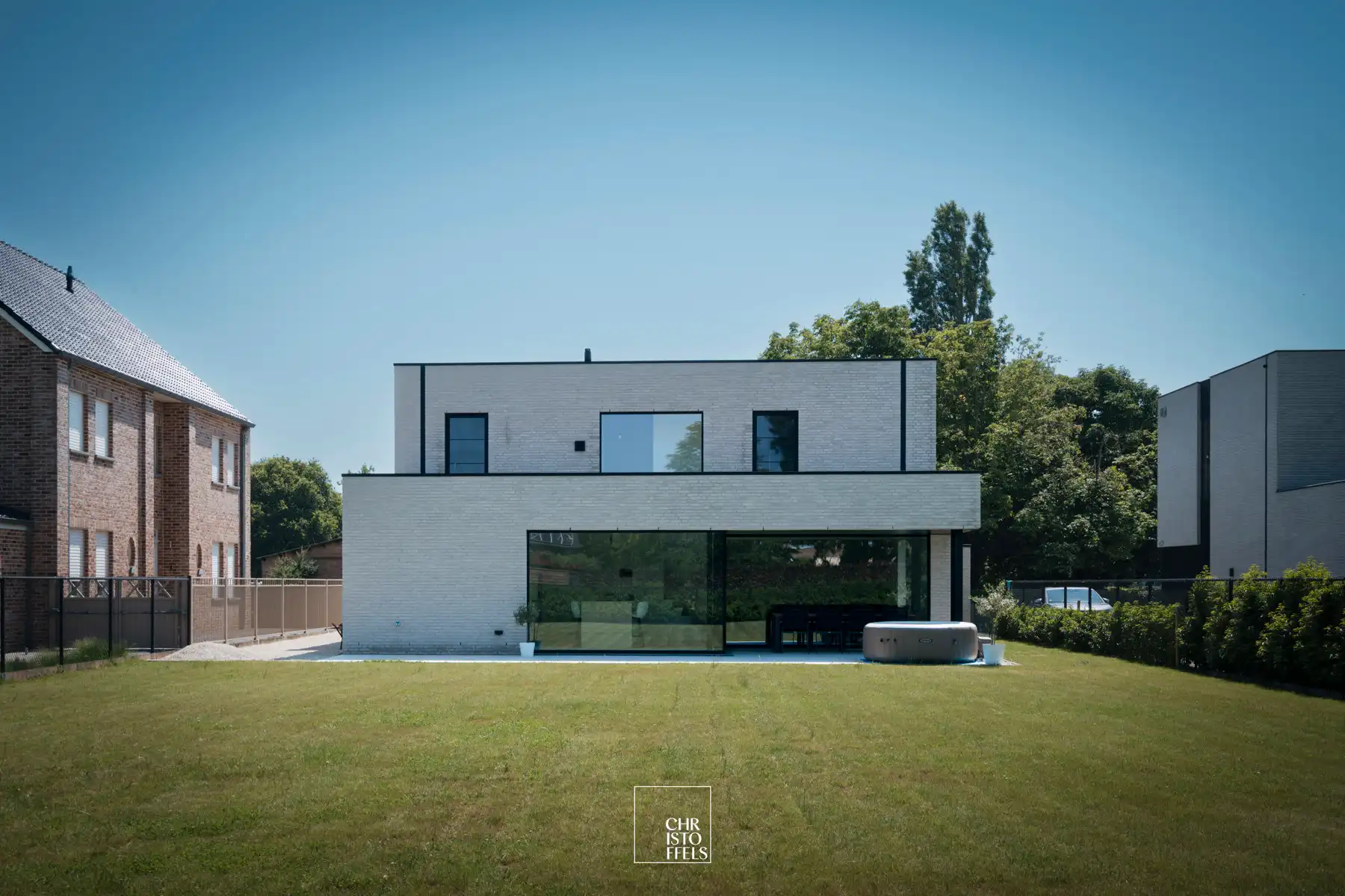 Residentieel gelegen moderne en energiezuinige villa!  foto {{pictureIndex}}