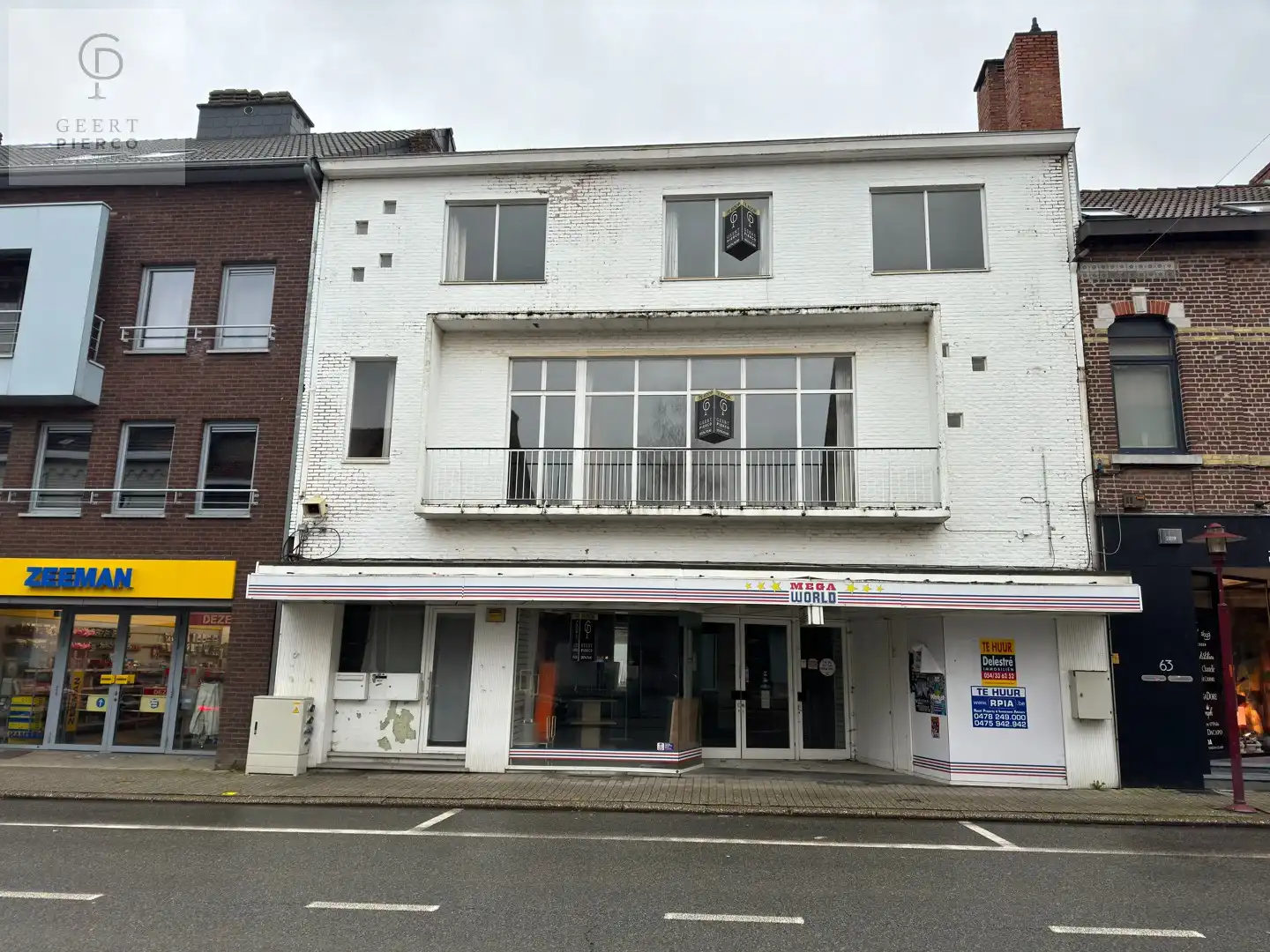 Ruim handelspand met ruim appartement foto {{pictureIndex}}