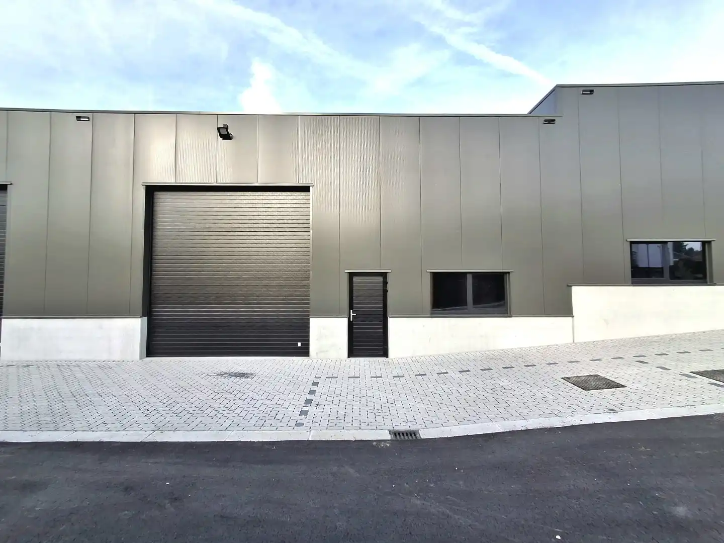 NIEUWBOUW KMO-UNIT VAN CA. 174 M²  TE AARSELE foto {{pictureIndex}}
