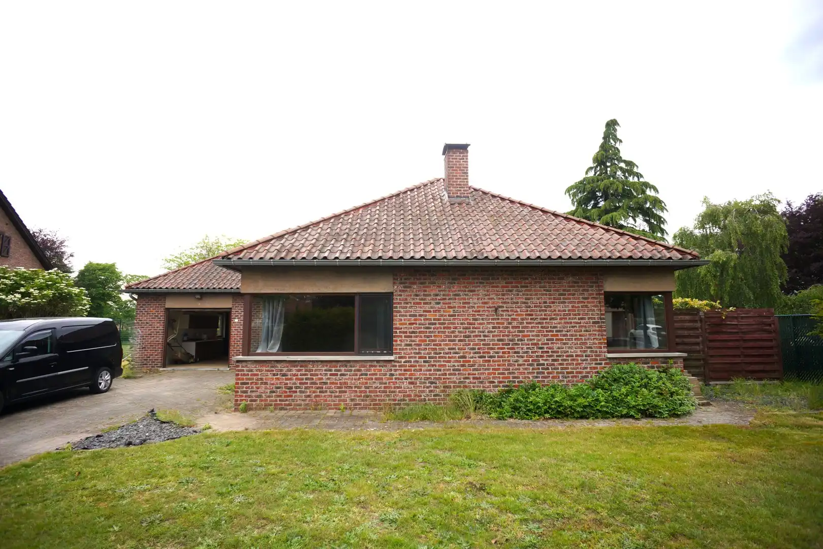 Gelijkvloerse woning met 3 slaapkamers te huur in Diepenbeek foto {{pictureIndex}}
