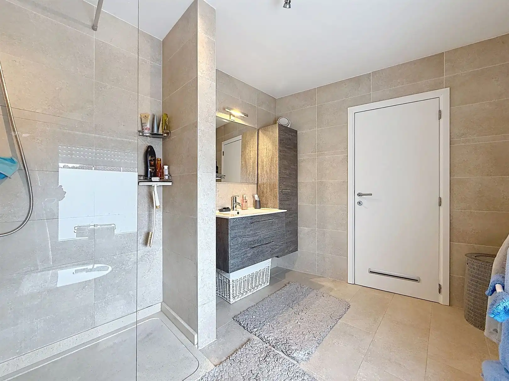 Instapklare stadswoning, tuin, 2 garages, 3a 17ca foto 16