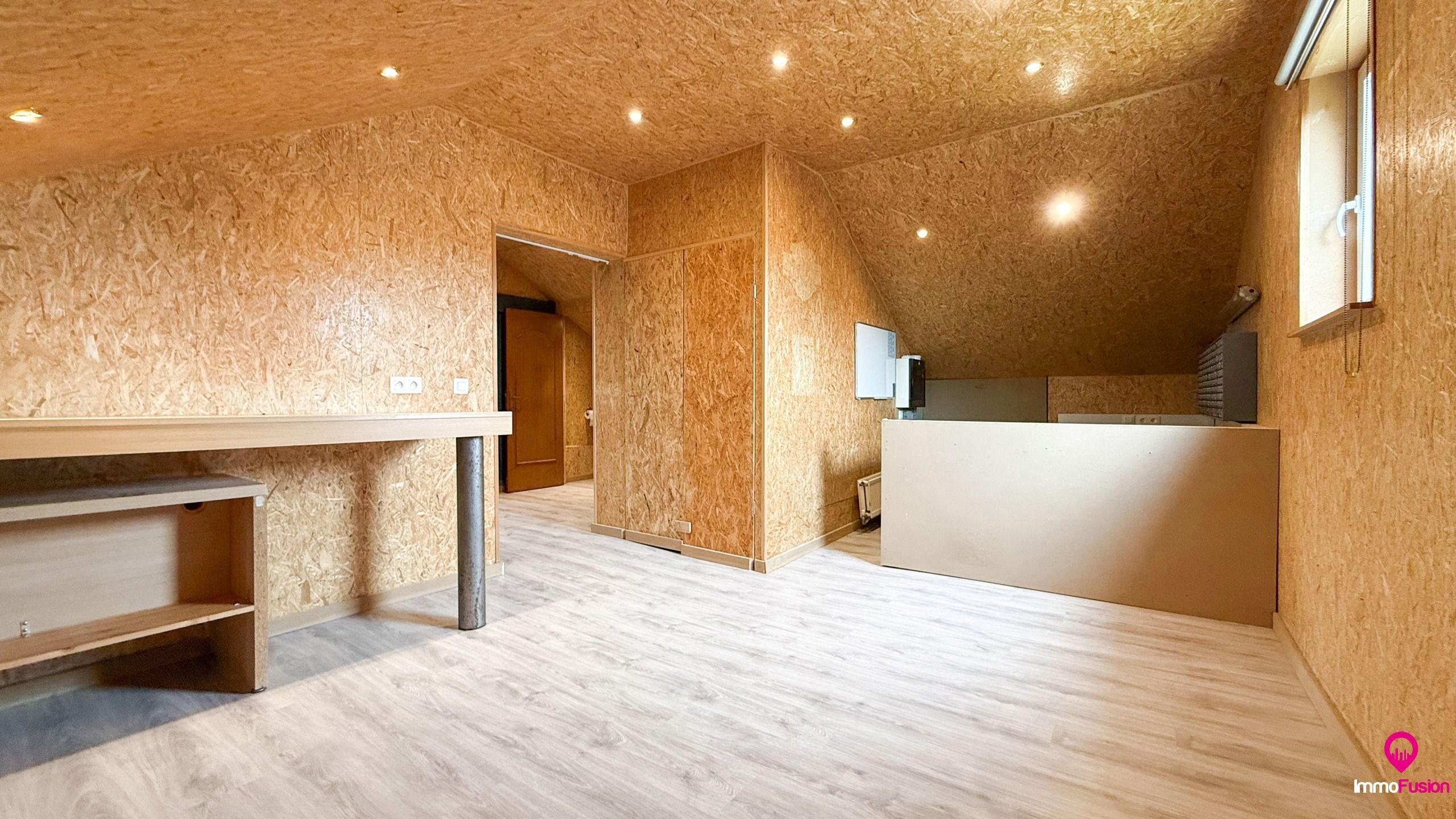 Instapklare gezinswoning met 4 slpks en mooie verzorgde tuin foto 22