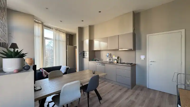 Karaktervol appartement op top-locatie aan het Sint-Pietersstation foto 5