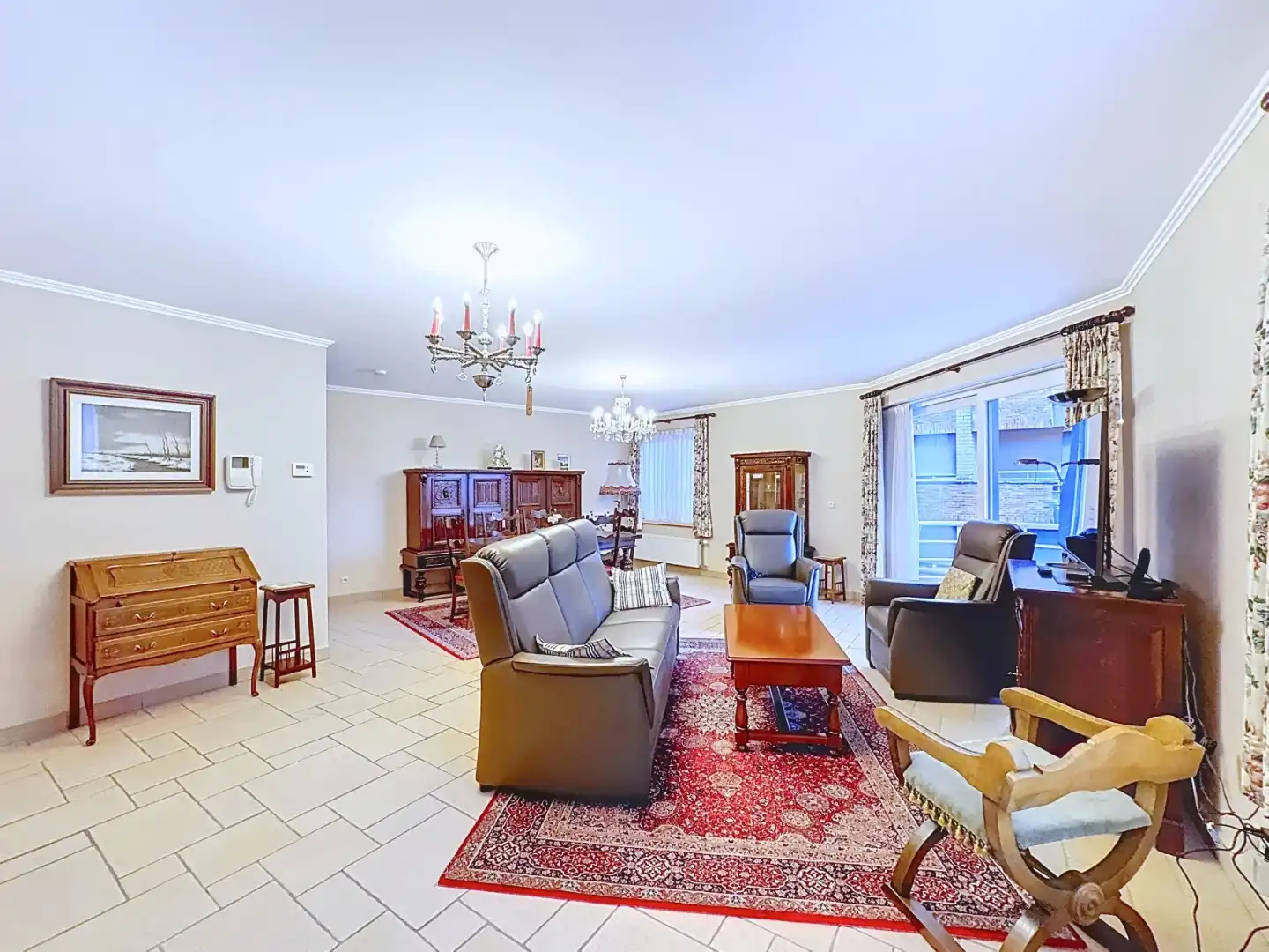 Centraal gelegen en ruim appartement foto 5