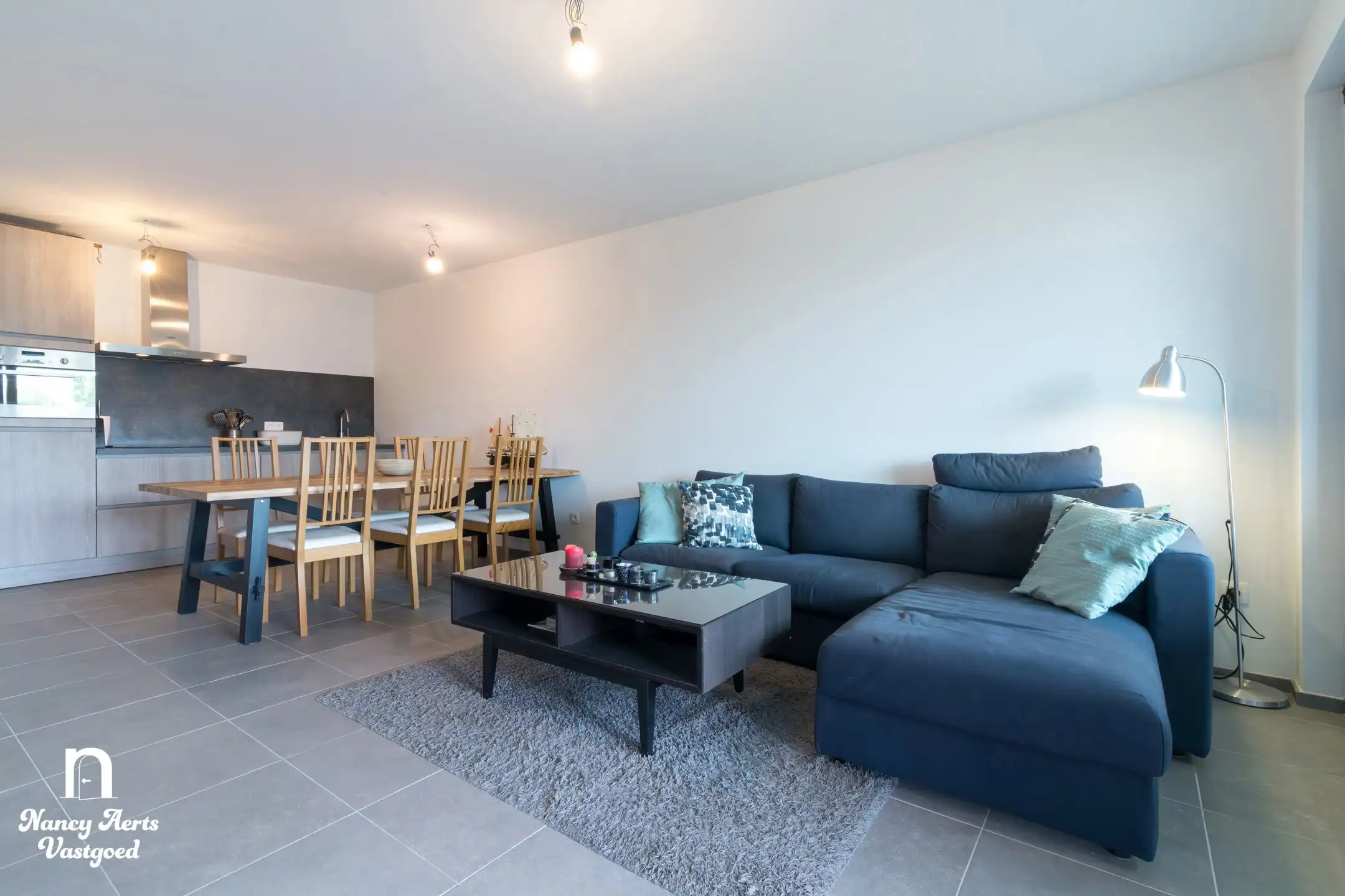 Instapklaar, modern appartement (2023) met gezellig terras foto 2