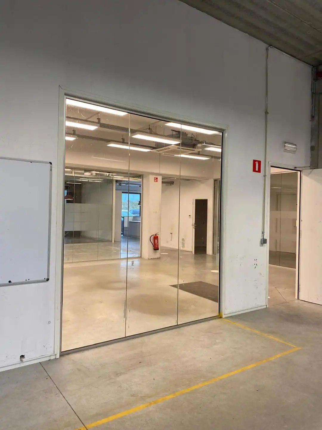 Kantoorruimte 310m² met aansluitend magazijn 216m²  in Burcht foto 30