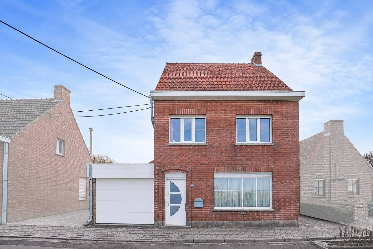 Hoofdfoto van de publicatie: Alleenstaande woning met veel potentieel op 655m² te Houthulst.