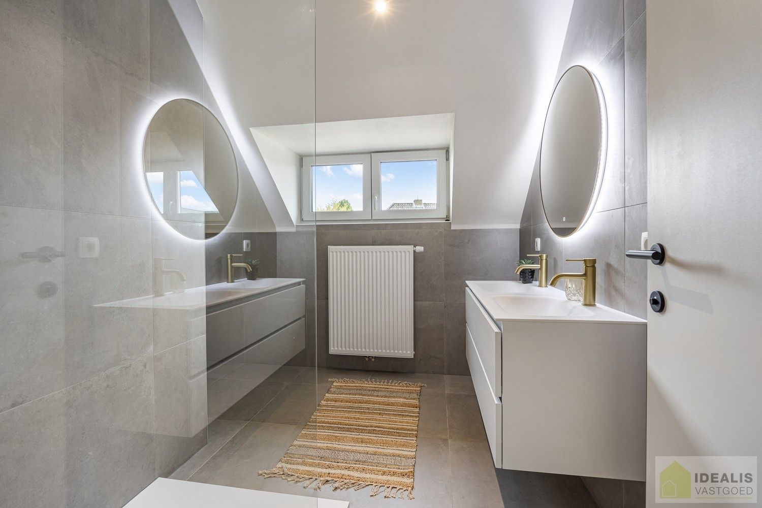 IDEALIS VASTGOED – Schitterend volledig vernieuwde woning met een heerlijke open leefruimte, luxe keuken, 3 ruime slaapkamers, een ruime luxueuze badkamer én een ruime wasplaats! Dit heerlijke huis bevindt zich op een volledig nieuw aangelegd perceel van 7a 88ca vlakbij het centrum van Hamont-Achel, op slechts enkele minuten van de Nederlandse grens - EEN MUST VISIT! - foto 30