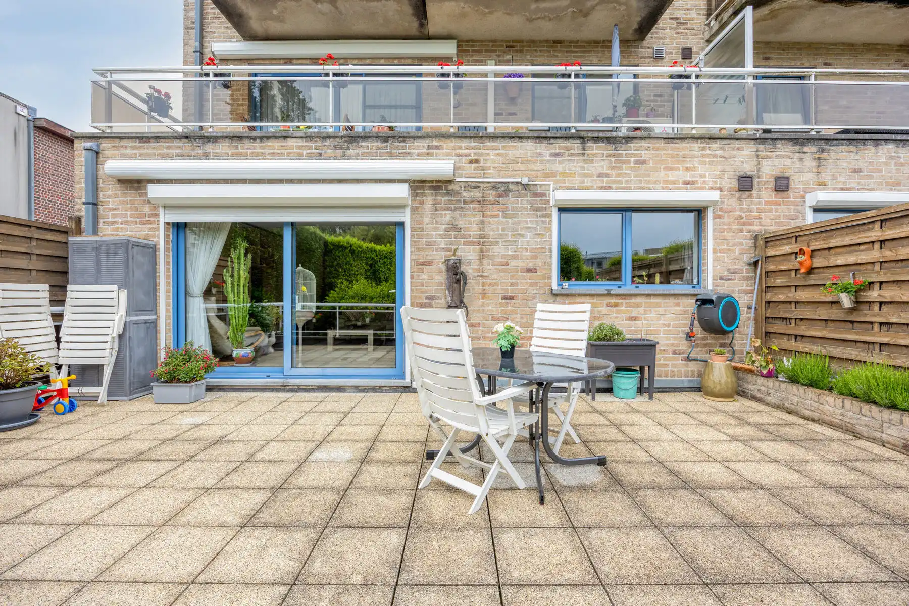 Gelijkvloers appartement met 2 kamers, terras en garage foto 17