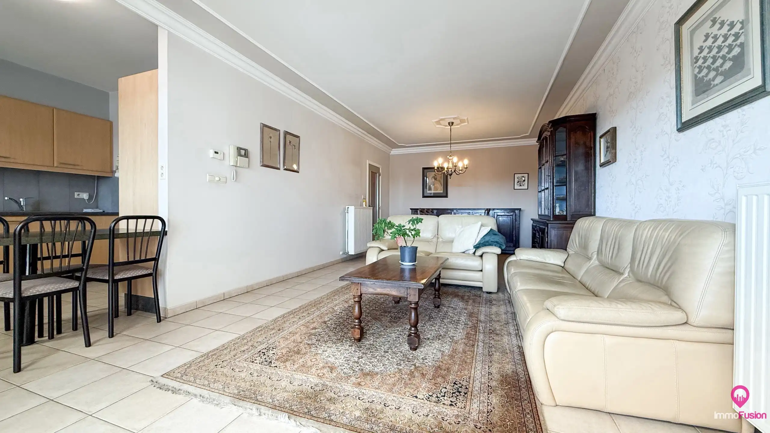 Instapklaar appartement met terras op centrale ligging! foto 2