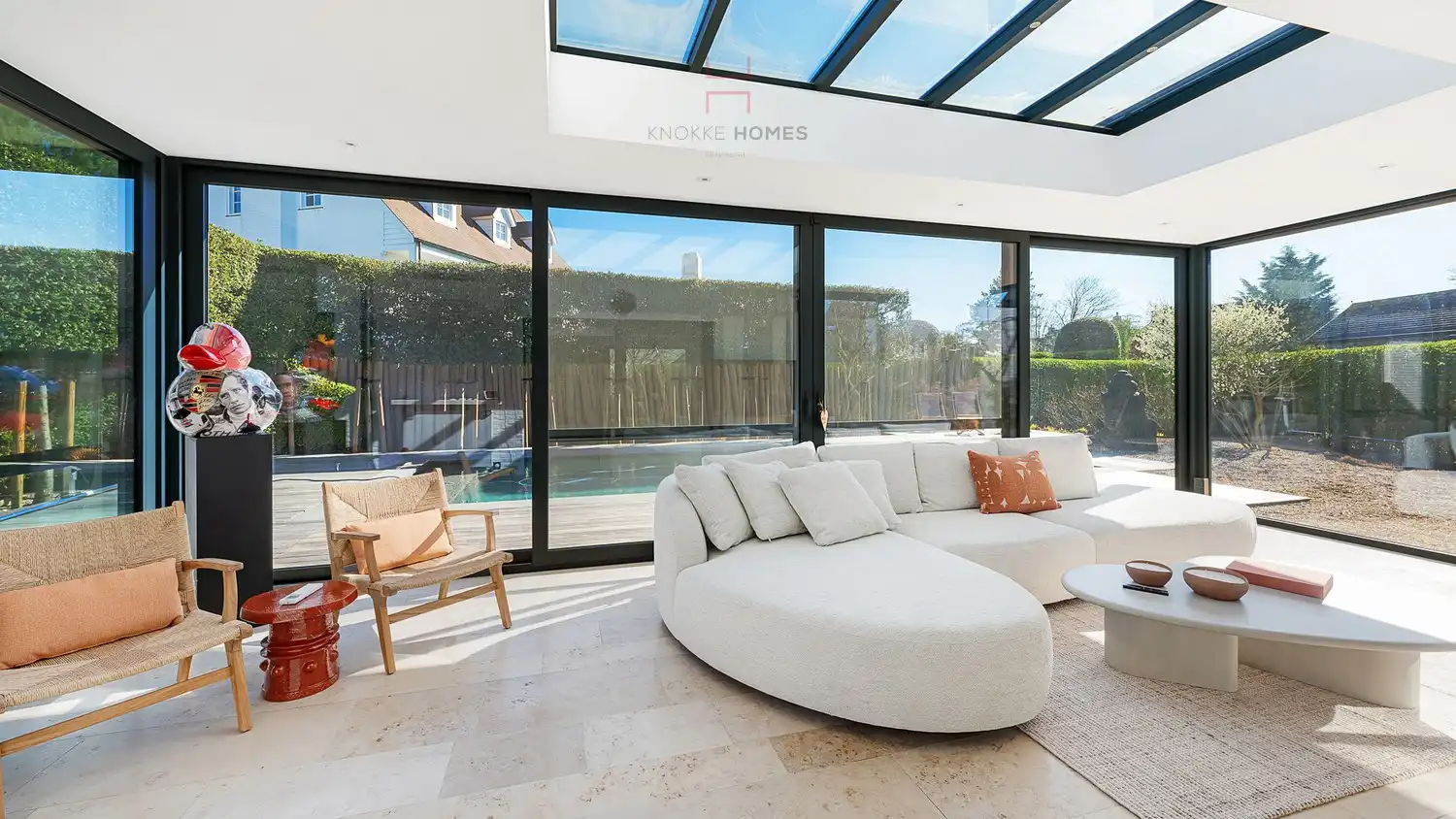 Luxueuze villa met zwembad in een residentiële wijk. foto 4