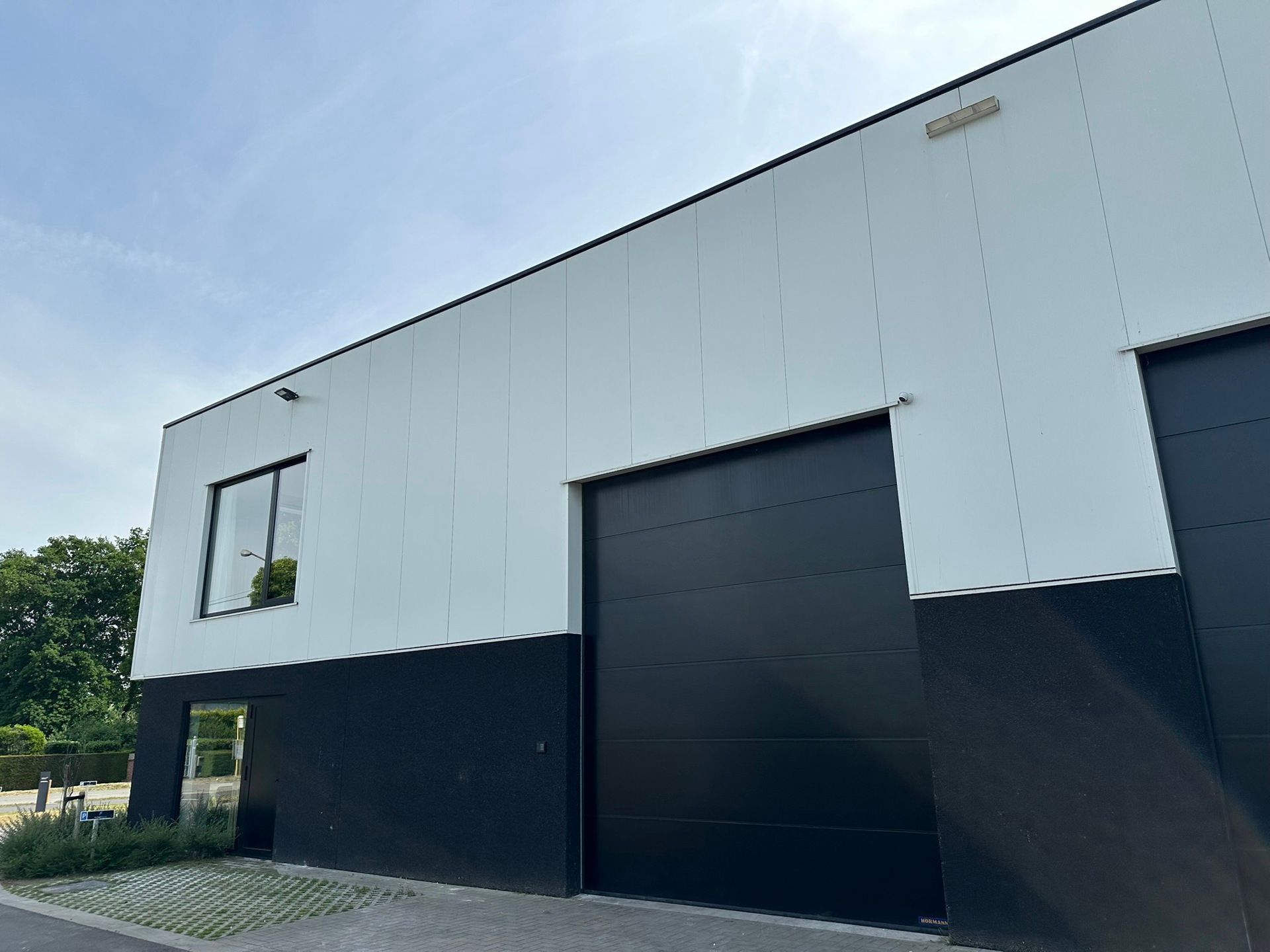 Prachtige nieuwbouw KMO-unit te koop in Stabroek  foto 3