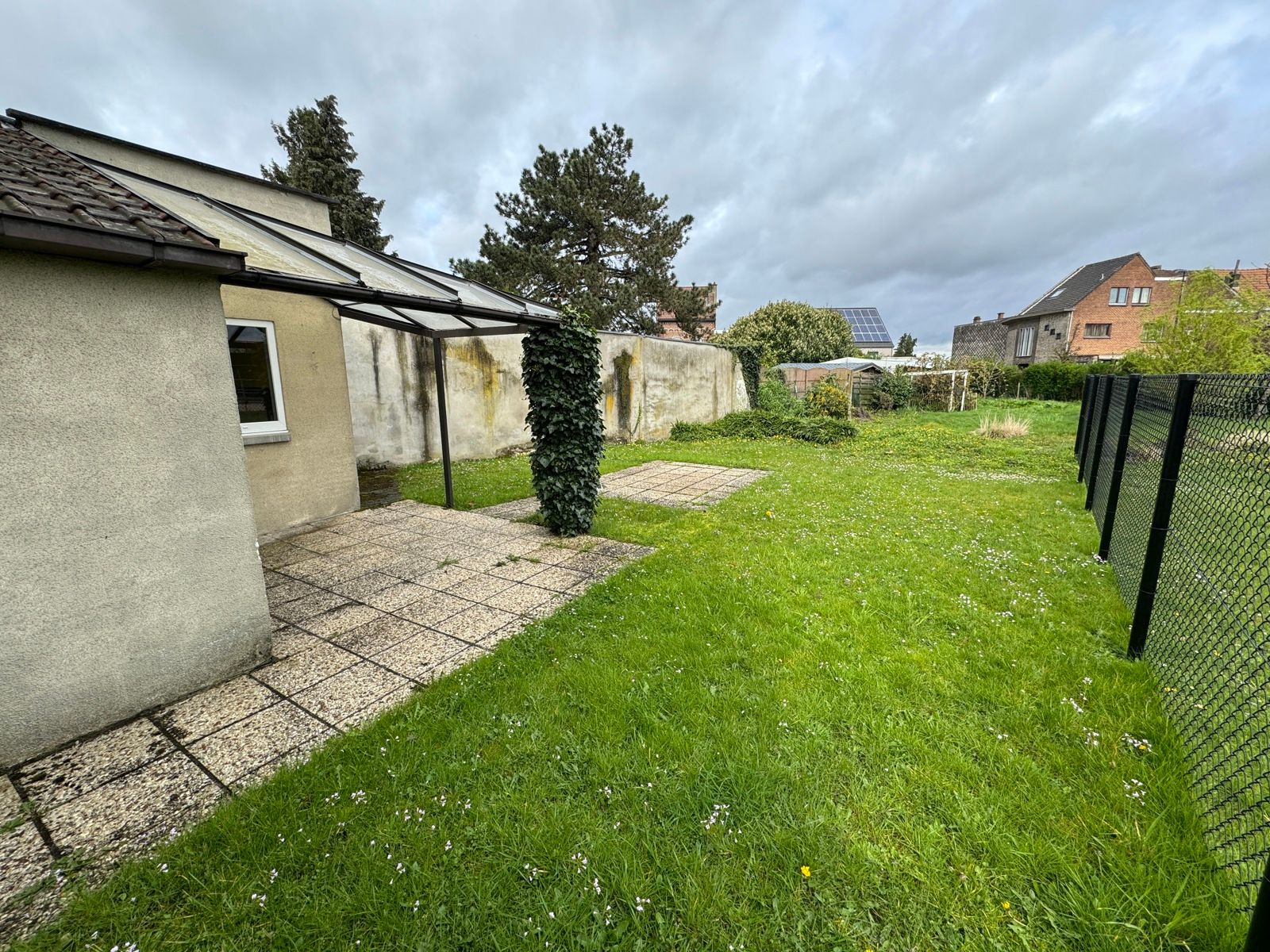 Eengezinswoning met 4 slaapkamers, garage en tuin foto 3