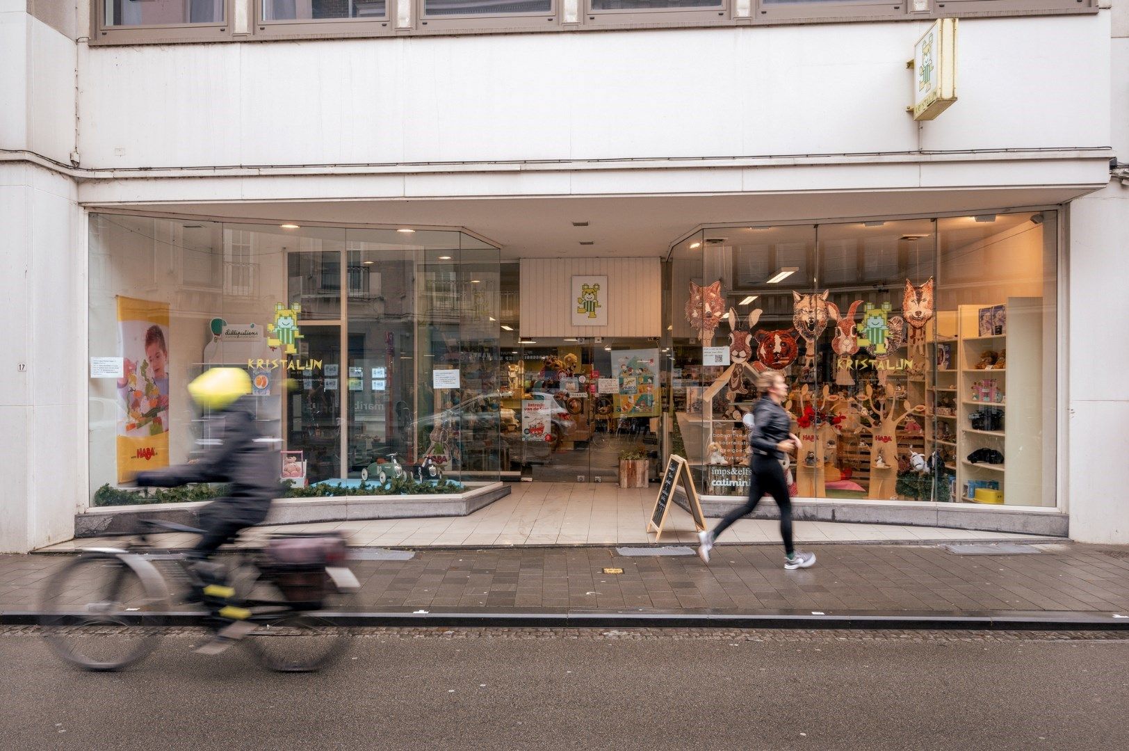 Ruime winkelruimte (350 m²) in het historische stadscentrum van Kortrijk vlakbij de Broeltorens foto 5