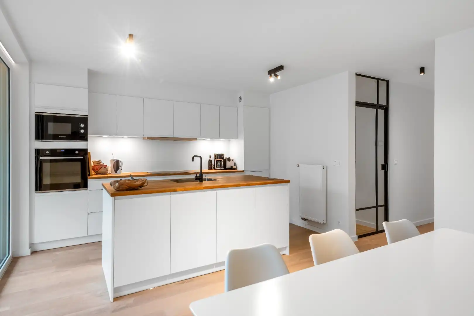 Ruime triplex ( BEN-woning) gelegen vlakbij de Lippenslaan en Zoutelaan op wandelafstand van de Zeedijk. foto 10