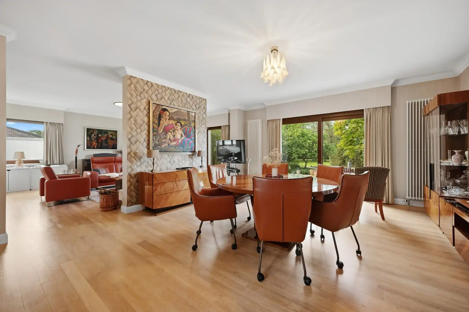 Ruime gezinswoning op een prachtig perceel van ruim 43 are met zwemvijver foto 6