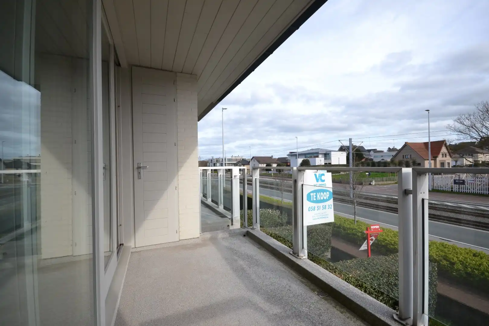 Ruim en zonnig appartement te Oostduinkerke nabij het zonneplein. foto 2