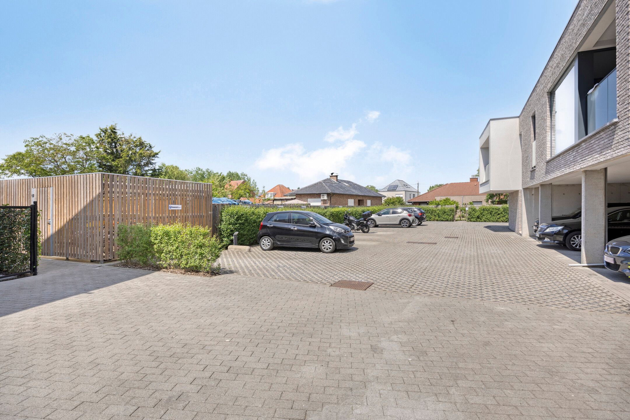 Recent appartement met 2 slaapkamers & parking foto 20