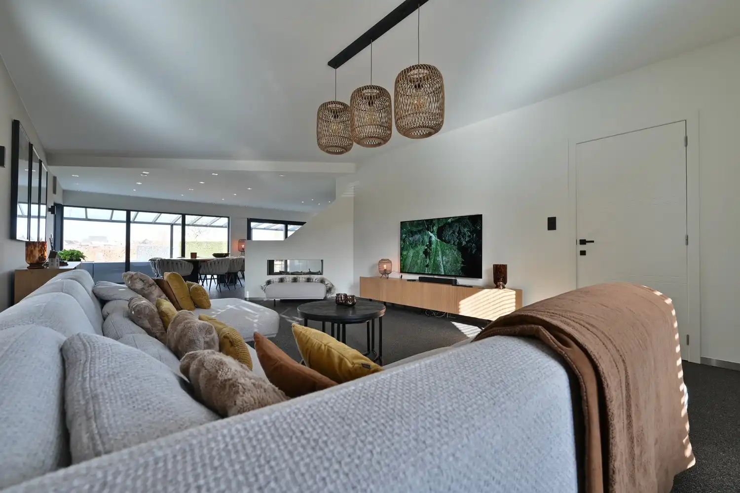 Instapklare topwoning met unieke mogelijkheden op een perceel van 11a75ca in het landelijke Neeroeteren. foto 4