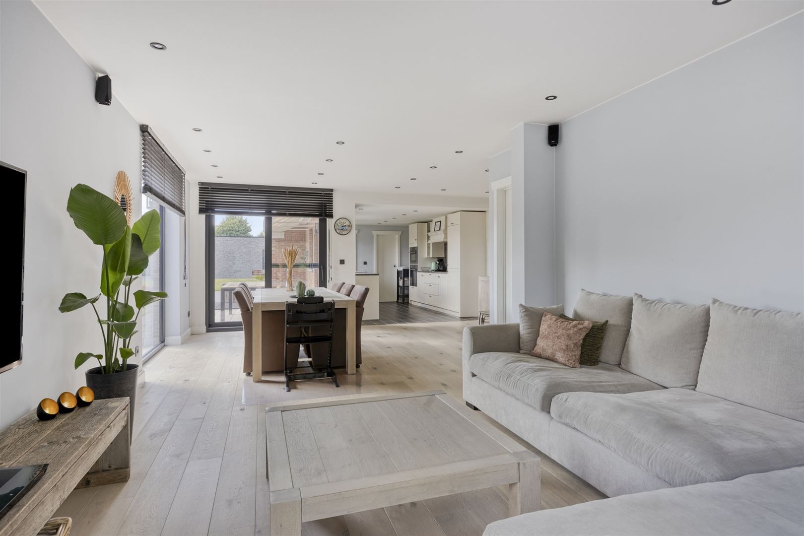 TE KOOP: Prachtig gerenoveerde woning met tuin in Koersel! foto 4
