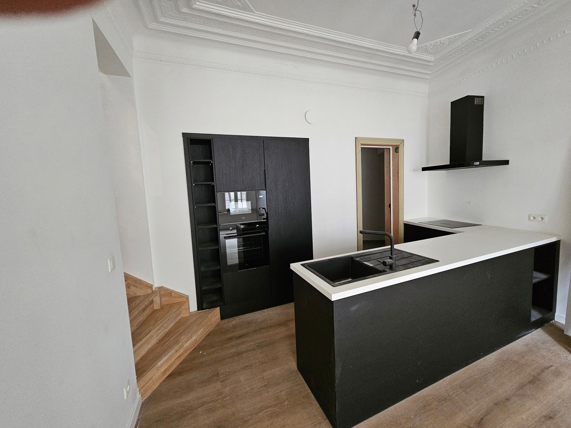 Gerenoveerd duplex appartement met 2 slaapkamers foto 4